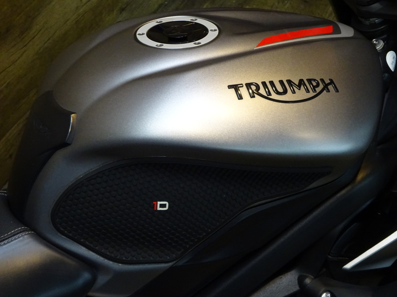 トライアンフ トライアンフ ストリートトリプルRS (1059997