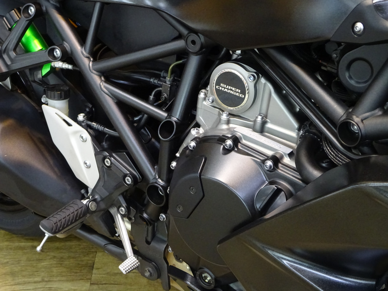 NINJA H2 フューエルタンク 中古 バイク