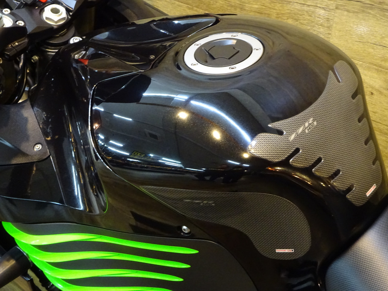 カワサキ ZZR1400 (1086620) | 中古バイク・新車の事なら
