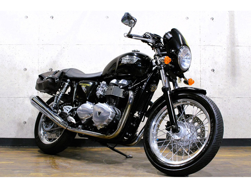 トライアンフThruxton900社外マフラー　メーカー不明 スラクストン900 トライアンフThruxton900社外マフラーメーカー不明 スラクストン900