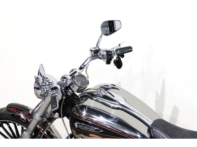 新古品【ハーレー】FXBR　タンク　#555 FXBR FXBRS タンク 黒 ハーレー 純正 新品 バイク 部品