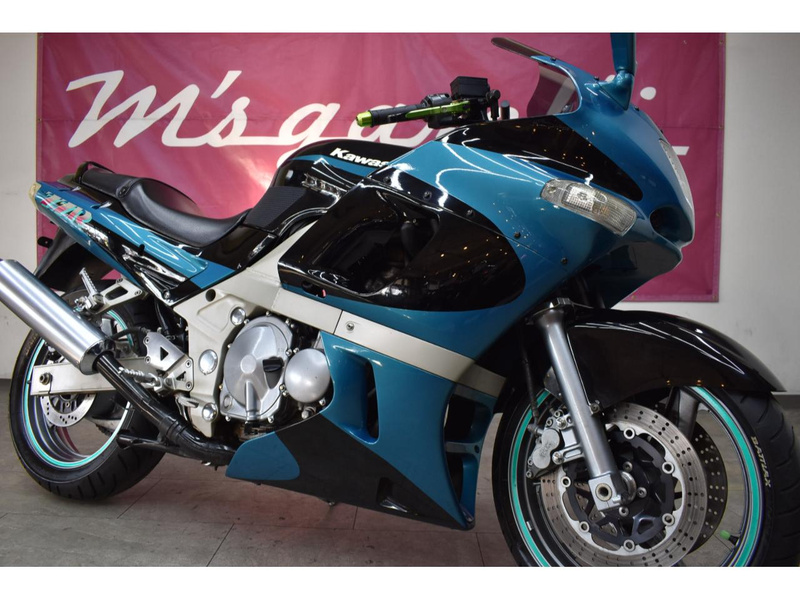 カワサキ ZZR400 (1189041) | 中古バイク・新車の事ならバイクの窓口