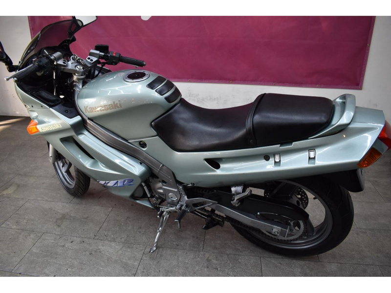 カワサキＺＺＲ250シルバー カワサキ（KAWASAKI）2005年 ZZR250・カラーチェンジのカタログ情報