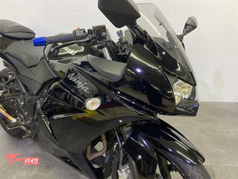 ninja 250r‼️ 人気の黒‼️ 1万キロ台‼️ Ninja250は顔だけじゃない。2016年モデルまでの全カラーが大集合