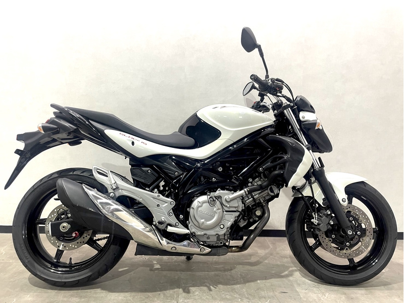 スズキ グラディウス400 ABS (Suzuki Gladius 400CC ABS)