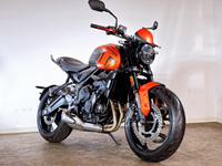 トライアンフ　トライデント６６０