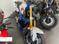 ＢＭＷ　Ｆ９００Ｒ　プレミアムライン