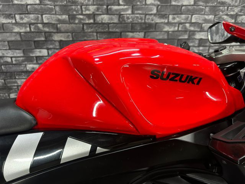 GSX-R125 タンク 赤 新品未使用 GSX-R125 タンク 赤 新品未使用 2026年