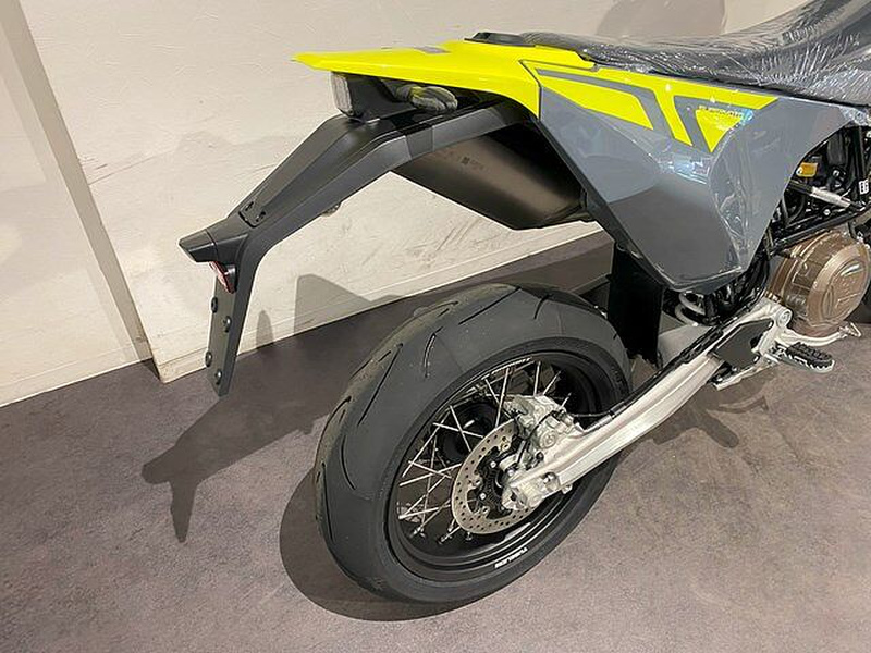 ハスクバーナ ハスクバーナ７０１ ＳＵＰＥＲＭＯＴＯ (1075325) | 中古バイク・新車の事ならバイクの窓口