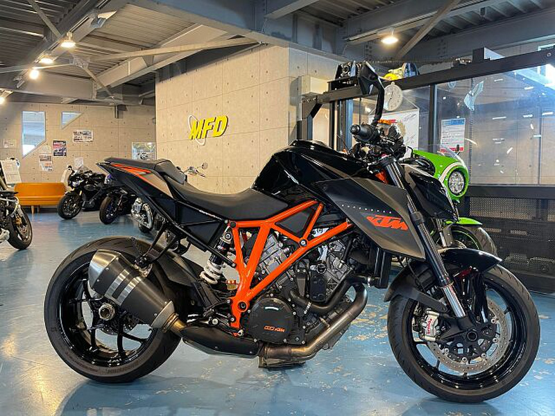 【美品】KTM1290 super Duke R リヤアクスルカバー ヘプコ＆ベッカー サイドソフトケースホルダー(キャリア)「C-Bow