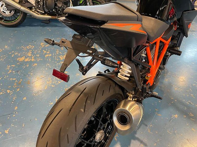 美品】KTM1290 super Duke R リヤアクスルカバー KTM KTM1290