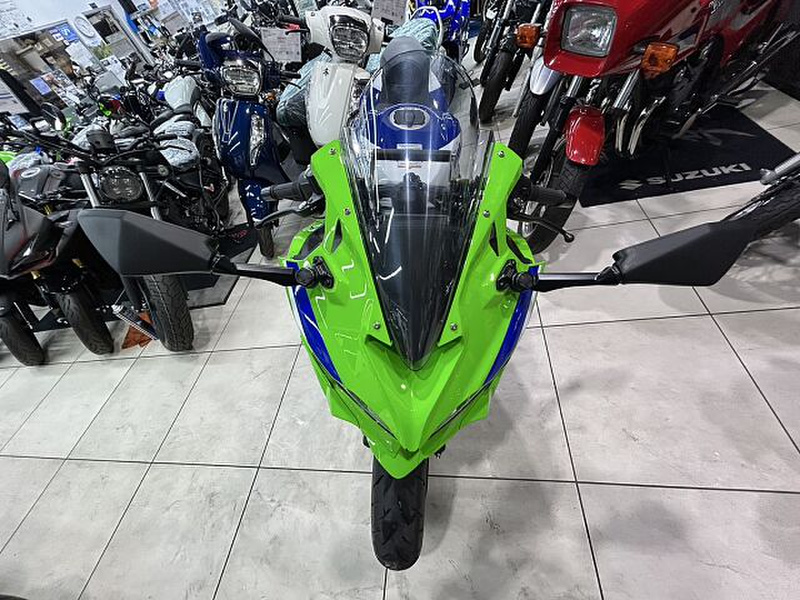 カワサキ、『Ninja ZX-4R SE／ZX-4RR KRT EDITION』の2025年