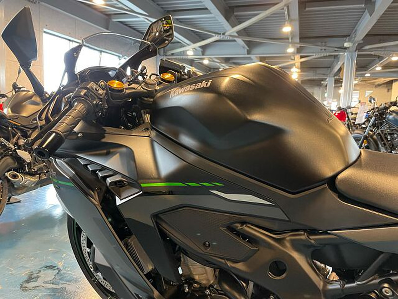 青島文化教材社 アオシマ 1/12 完成品バイク KAWASAKI Ninja ZX