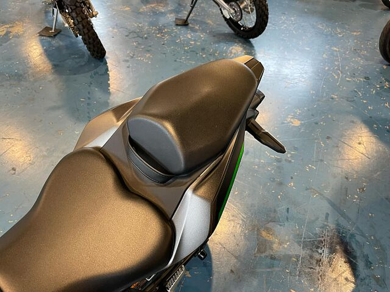 カワサキ純正中古パーツ ZX-25R SE ダクトアッシ ラム 39045