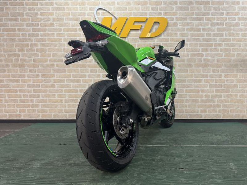 【クリ】4/11まで取り置き クリ】4/11まで取り置き ZX-4R トリックスター IKAZUCHI ブラック