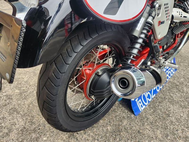 モトグッチ V7レーサー 黒/銀 車検残R9/2月 エンジン始動動画 半額配送キャンペーン 限定 現状渡し諸経費￥0- 横浜 P-Yard モトグッツィ】 V7 RACERとV7 STONEの2014年モデル受注開始| バイク
