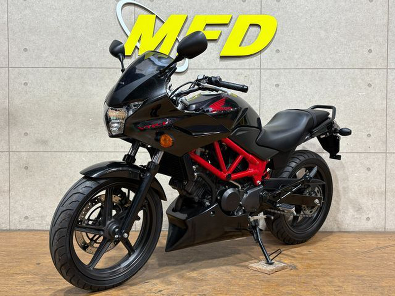 NO.5545　ＶＴＲ２５０Ｆ　水冷４サイクルＶツイン２５０ｃｃ　ＦＩ車　ブラック　☆彡 ホンダ（HONDA） VTR250 | VTRの型式・スペックならバイクブロス