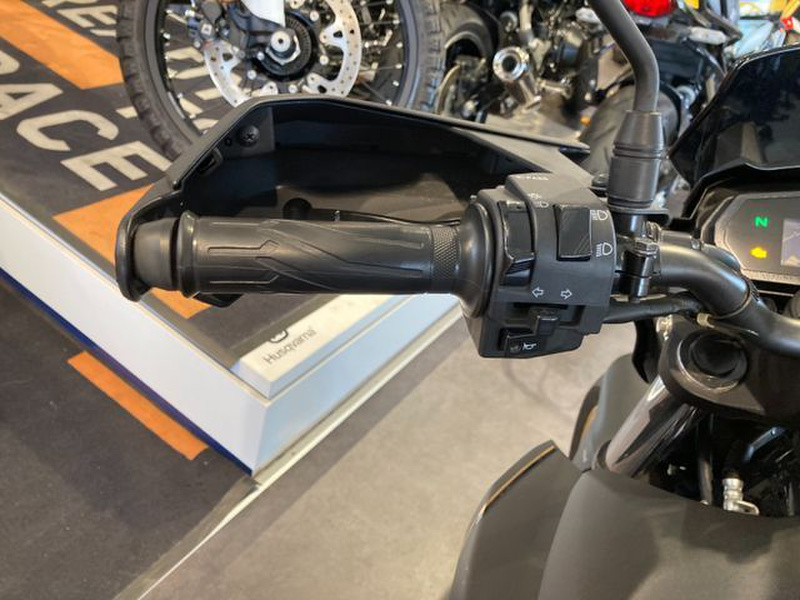 ヤマハ FZS25 (1210772) | 中古バイク・新車の事ならバイクの窓口