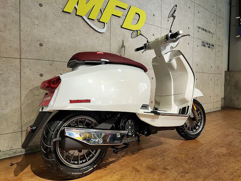 ランブレッタ VESPA シート 張替え済み 初回限定盤 自動車・オートバイ