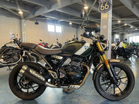 トライアンフ　スクランブラー４００Ｘ