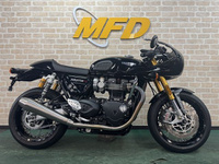 トライアンフ　スラクストンＲＳ