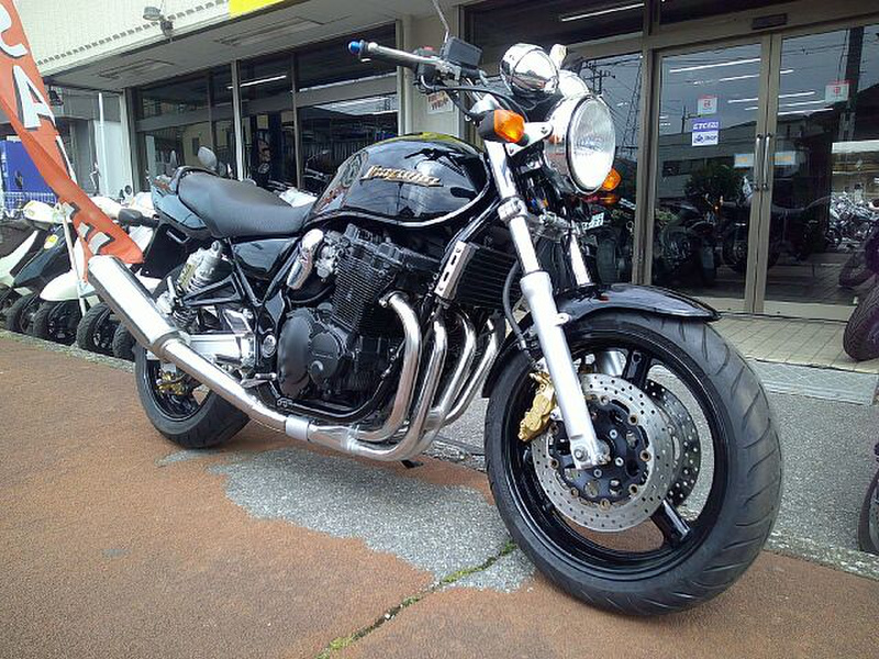 イナズマ400 バイクタンク 黒 スズキ400で唯一の油冷だったイナズマ！【このバイクに注目