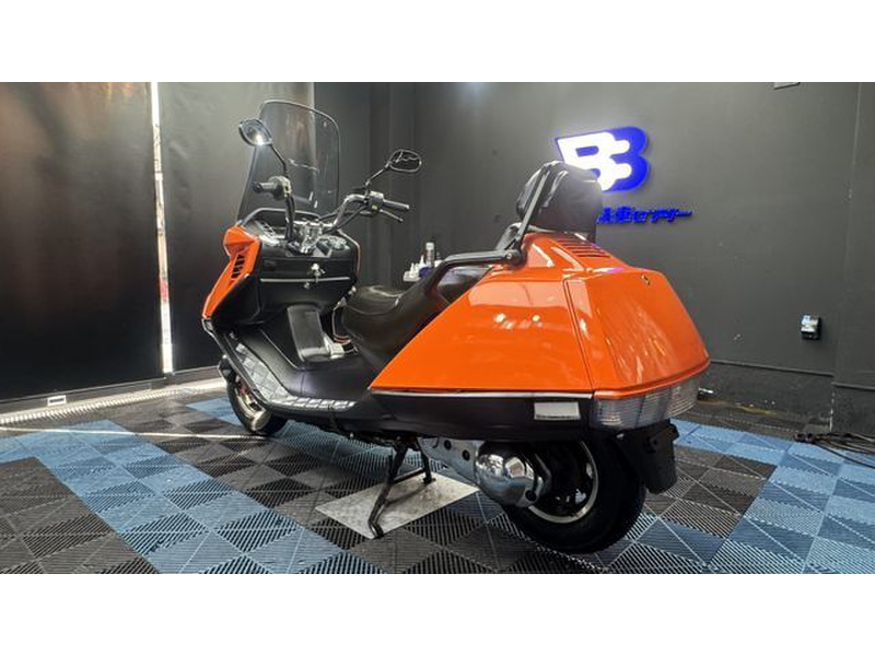 ホンダ　フュージョン　　 250ccスクーター「フュージョン・Type X」の装備を充実させた