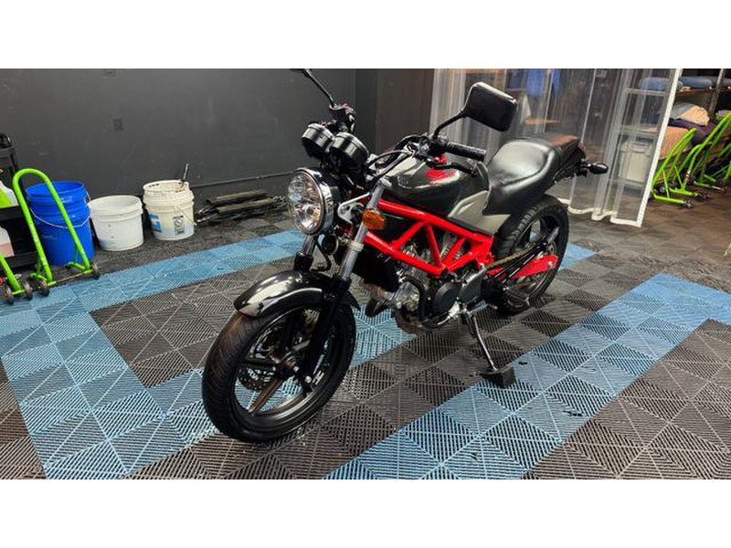 他店に売れてしまいました。回覧ありがとうございました。☆ホンダVTR250♪ ホンダ VTR250 スクリーン リアキャリア - 大西商会 の在庫車両 - 新車