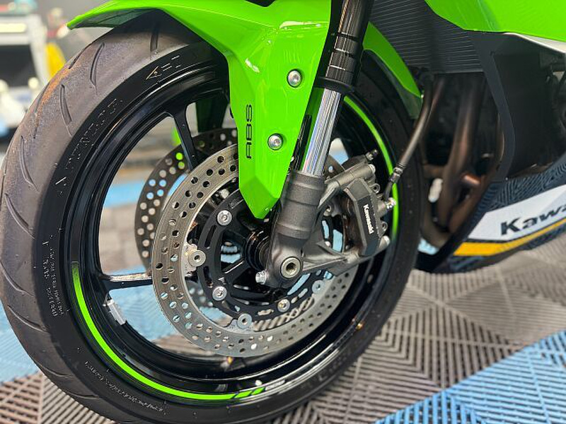 カワサキ Ninja ZX－4RR KRT EDITION (1203500