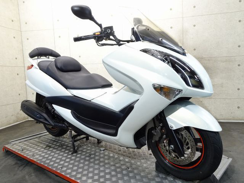 YAMAHA マジェスティ250 ABS-2 白 決算大売り出しセール 諸経費０円 始動確認済み 自賠責加入で乗れます 即納車有り 横浜 都筑 宮前 ヤマハ（YAMAHA） マジェスティ | MAJESTYの型式・スペックならバイク