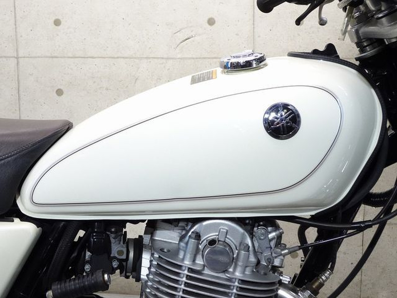SR400Fi 2015年式 低走行(商談中) ヤマハ SR400 (1198938) | 中古バイク・新車の事ならバイクの窓口