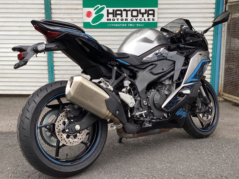 り 109717 1/12完成品バイク KAWASAKI Ninja ZX-25R メタリック