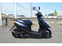 バイク ホンダ 画期的なセンタースタンド・ロック機構を採用した新型メットイン
