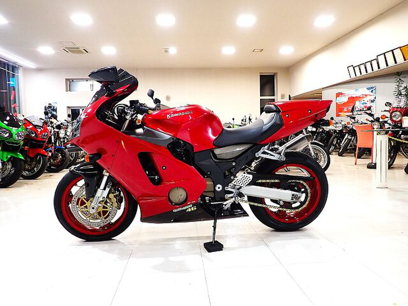 RR 550枚　現行レギュ カワサキ「Ninja ZX-4R SE」「Ninja ZX-4RR」発売！ 装備の