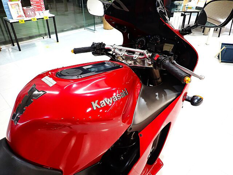 RR 550枚　現行レギュ カワサキ「Ninja ZX-4R SE」「Ninja ZX-4RR」発売！ 装備の