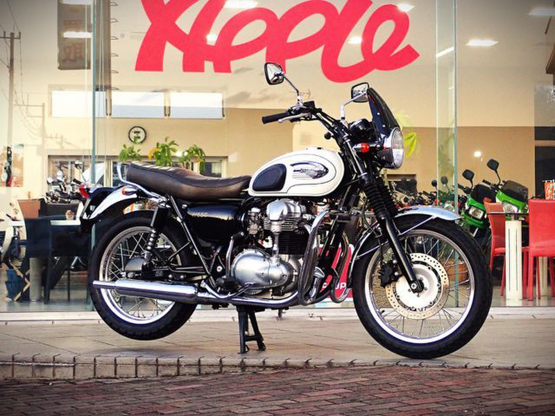 カワサキ W650 最終型A8F 社外スクリーン 純正エンジンガード他