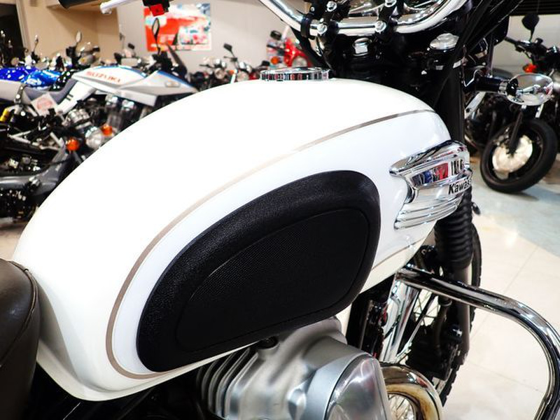カワサキ W650 最終型A8F 社外スクリーン 純正エンジンガード他
