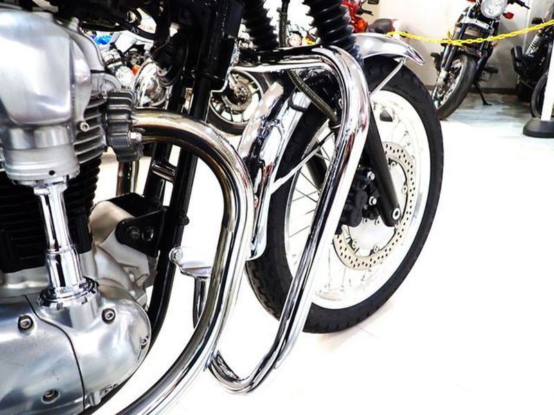 カワサキ W650 最終型A8F 社外スクリーン 純正エンジンガード他
