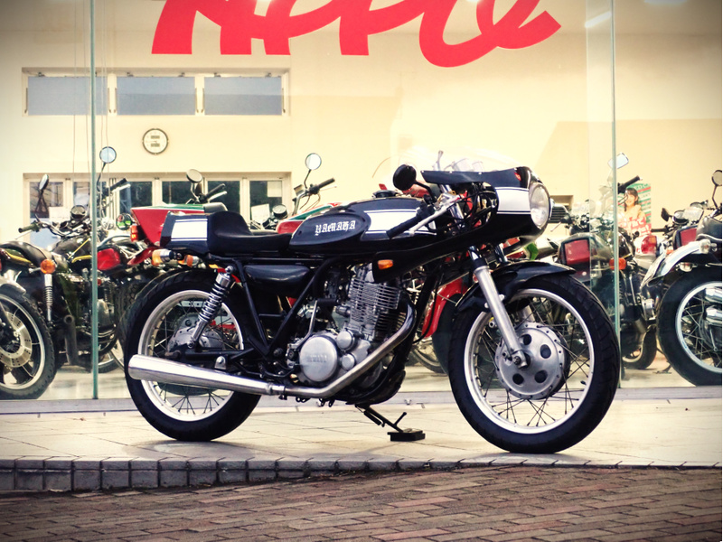 ヤマハ SR400 ドカティ風カスタム入庫しました！ (1222913