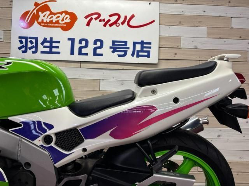 【人気No.1カラー】★ホワイトローズ×グリーンの清潔感あふれる2点セット カワサキ ZXR400 (1226670) | 中古バイク・新車の事ならバイクの窓口