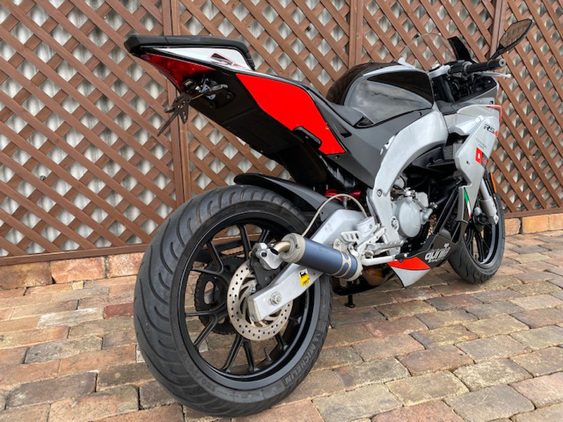 超歓迎 アプリリアAprilia RS4 RS4 アプリリア 50部品取り車