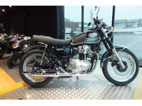 Ｗ８００