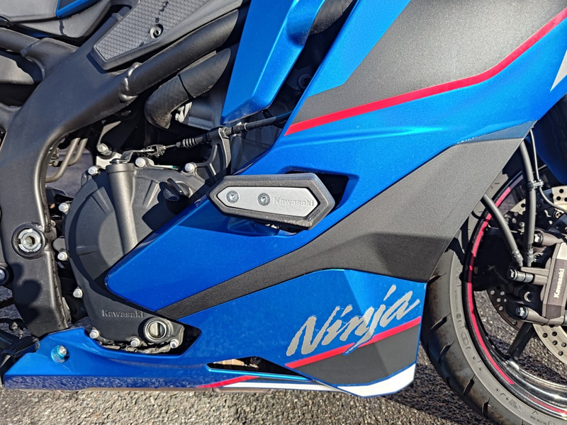 カワサキ Ninja ZX－4R SE ETC2．0 USB電源搭載