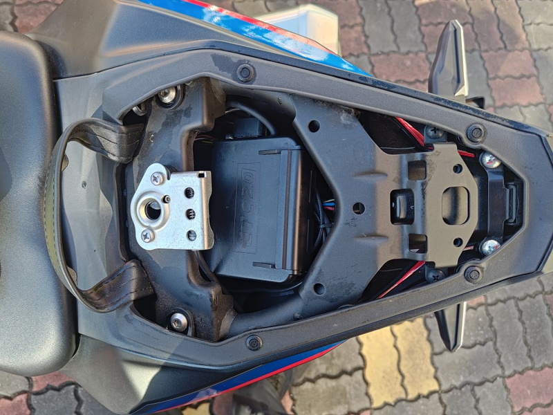 カワサキ Ninja ZX－4R SE ETC2．0 USB電源搭載