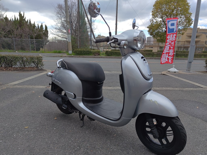 ホンダ　ジョルノ(Fi)AF70　実働中古美車　低走行車　バッテリーフル充電済み　タイヤ前後新品　オイル交換済　ナンバー登録書類有り ホンダ ジョルノ AF70型 デジタルシルバー【特選中古車】 (1195403