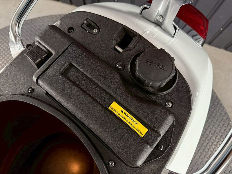 ベスパLX 150ie 美車  自賠責保険2027年1月　乗って帰れます！ Yahoo!オークション - ベスパ PX150 ユーロ3 美車 セル付き・折り畳み