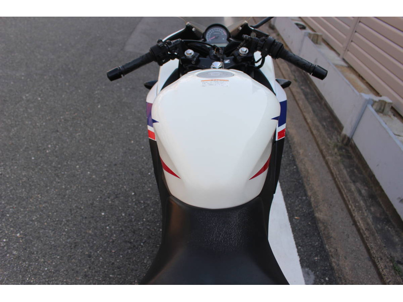 CBR125r 美品 中古 実動車 自賠責8年1月迄 悪いところが見当たらない