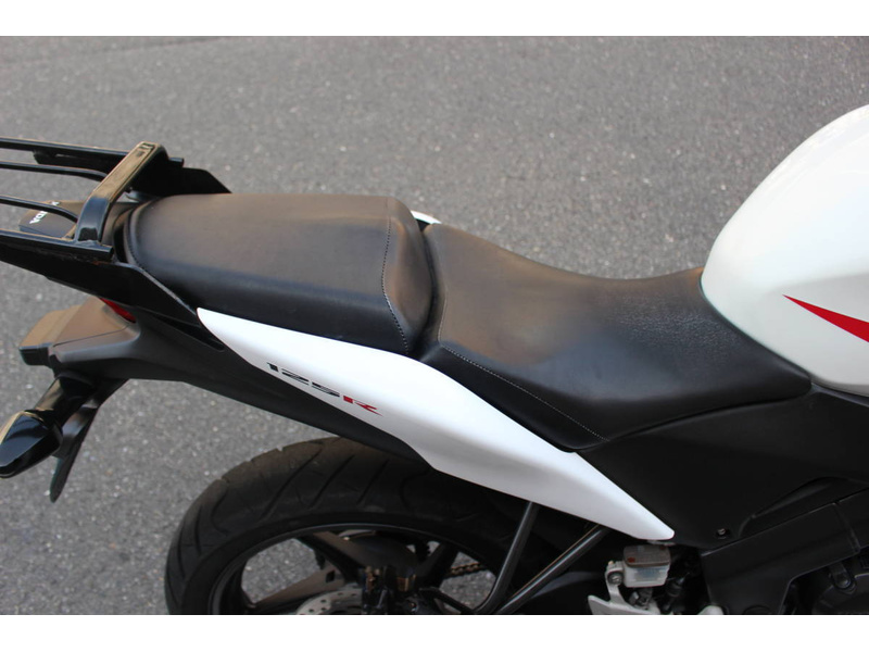 ホンダ CBR125R (1054133) | 中古バイク・新車の事ならバイクの窓口