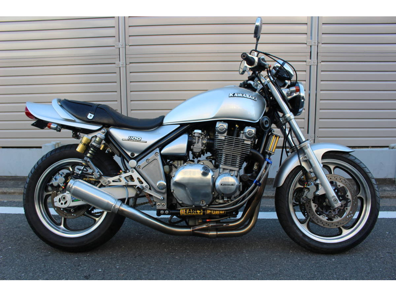 カワサキ　ゼファー　1100 前後タイヤ　新品未使用品 カワサキ ゼファー 1100 前後タイヤ 新品未使用品 カワサキ