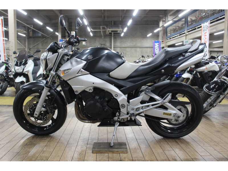 スズキ GSR400 (1055846) | 中古バイク・新車の事ならバイクの窓口